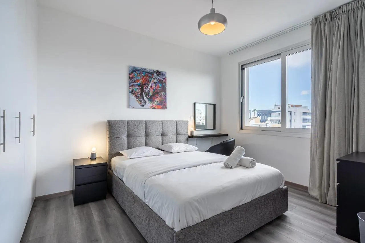 Sunflower 1-Bedroom Apartment In Larnaca